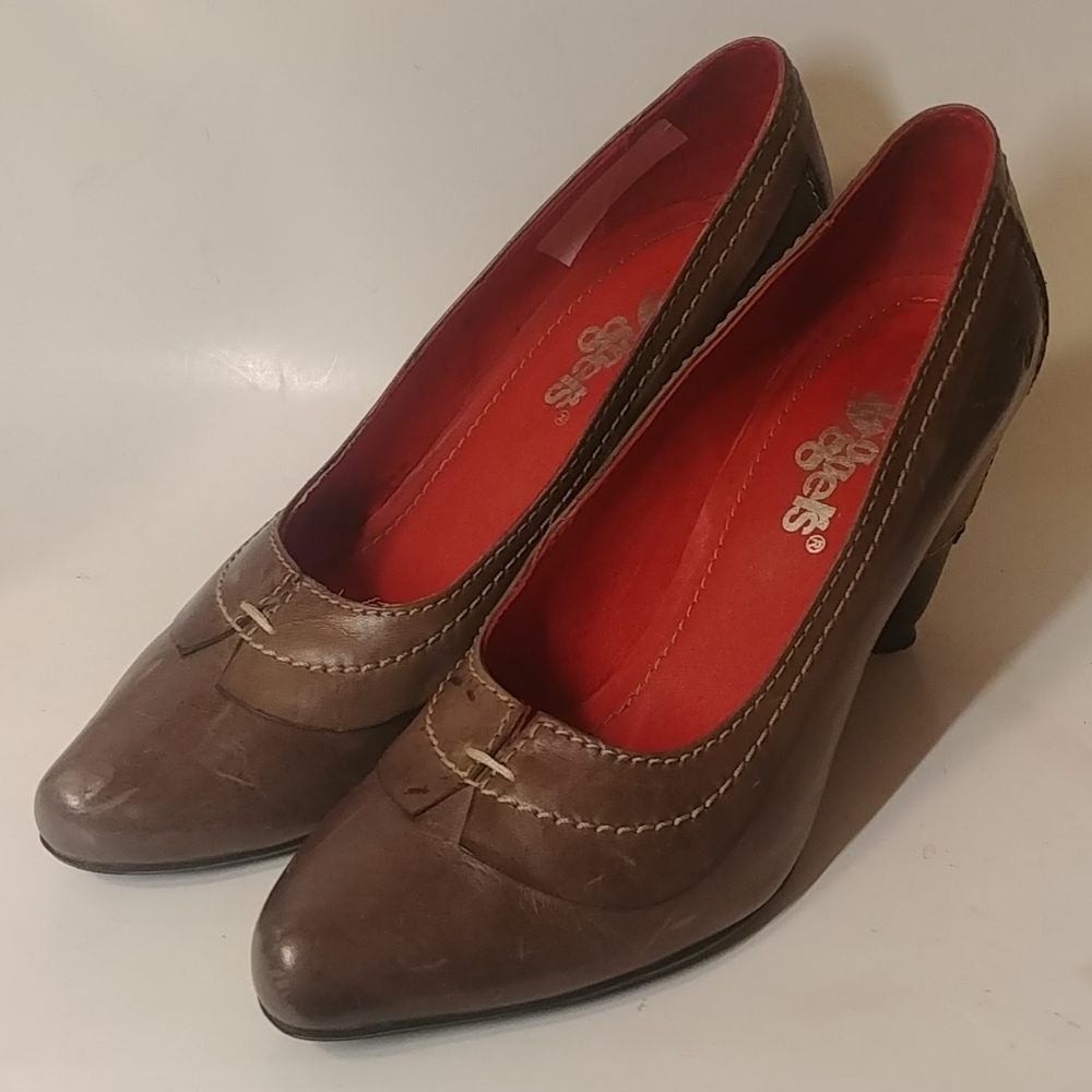 Tiggers Gray Distressed Leather Mary Jane Pumps 38/7.5